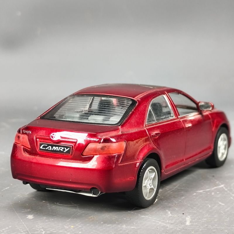 Modelo de coche a escala 1/32 de Toyota Camry en metal - imagen 3