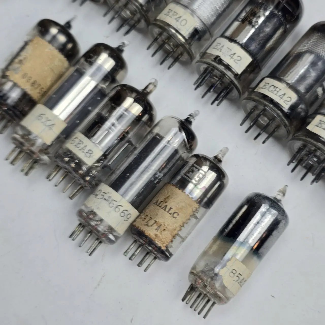 Item lote-34-valvulas-varias-x15 - Image 1