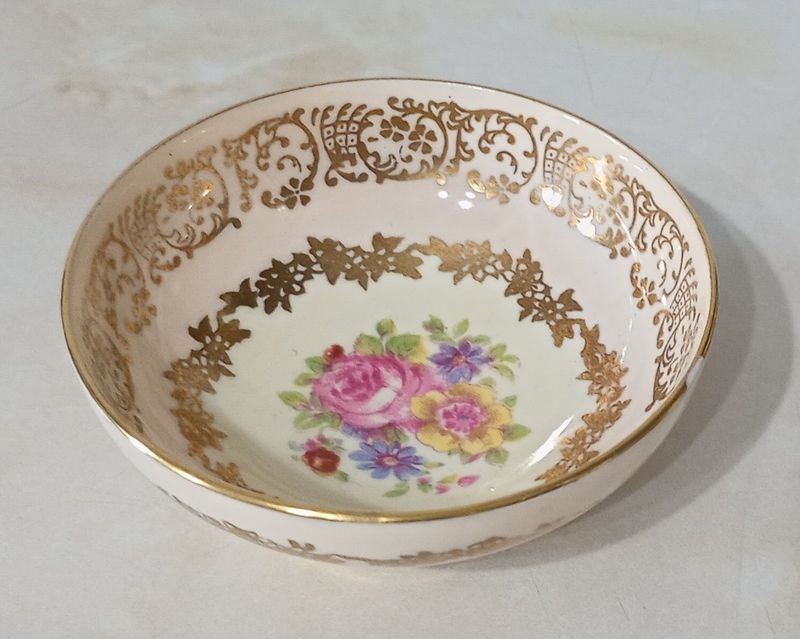 Cuenco de porcelana Paragon con diseño floral y doré - imagen 4