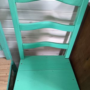 Tres Sillas Antiguas de Madera con Asiento de Pino - imagen 3
