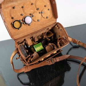 Estuche Antiguo de Cuero para Cámara Fotográfica con Filtros - imagen 2