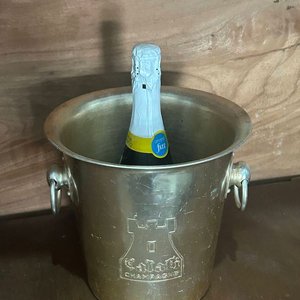 Champagnera "Callati" Metálica con Grabado y Botella de Ananá Fizz - imagen 6