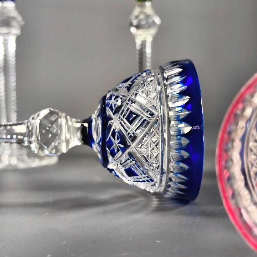 Cuatro copas de cristal Baccarat talladas y en diferentes colores - imagen 7