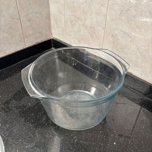 Lote de 11 Artículos de Vidrio: Bowl, Fuente, Azucarero y Pocillos - imagen 2