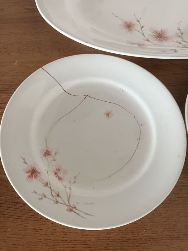 Platos de porcelana con diseño floral - imagen 2