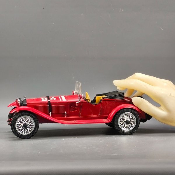 Modelo de coche Alfa Romeo Mille Miglia 1750 en escala 1/18 - imagen 10