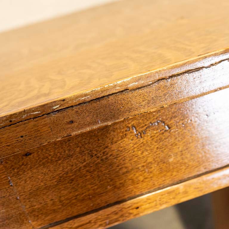 Mesa de comedor en roble con detalles en el enchapado y lustre - imagen 3