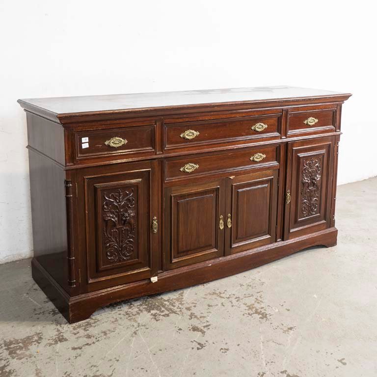 Aparador Inglés de Madera Oscura con Talla y Cajones