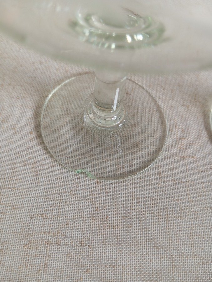 Copas de vino antiguas de vidrio verde - imagen 6