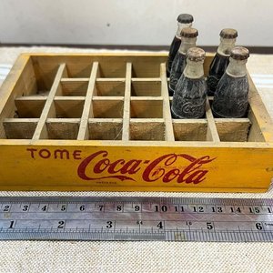 Conjunto Miniatura Coca-Cola: Cajón Madera y Botellitas - imagen 12