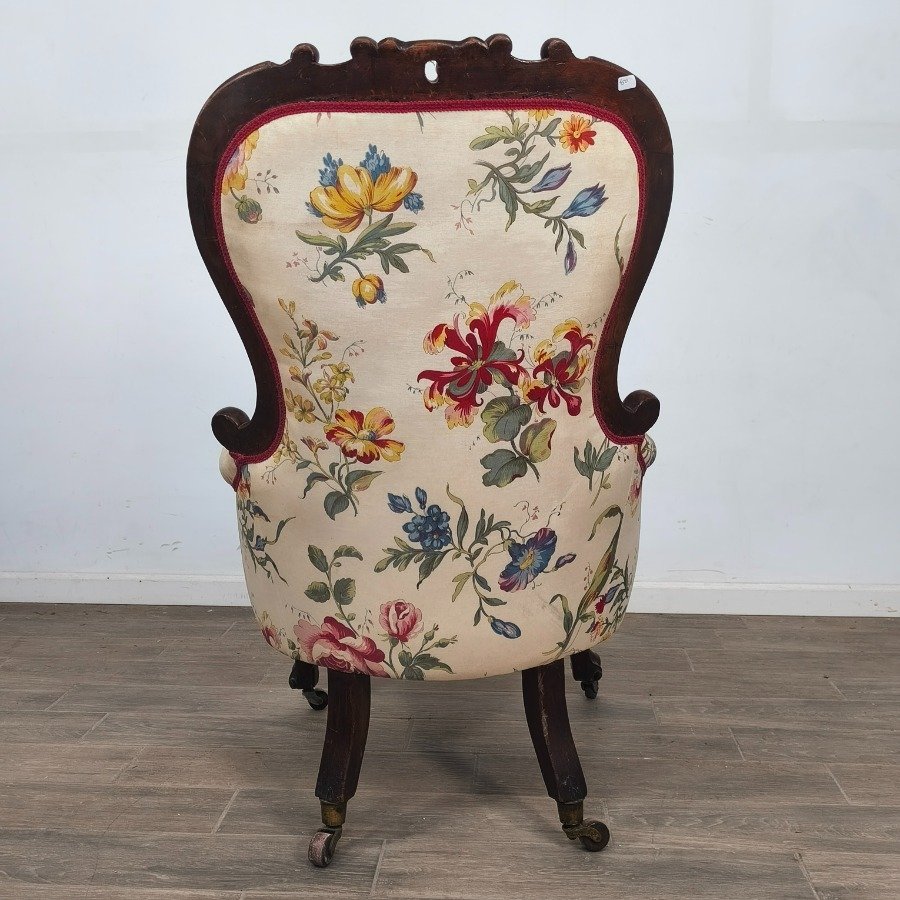 Sillón victoriano de estilo clásico con tapizado floral - imagen 11