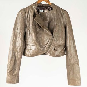 Lote anterior: Campera de Cuero Only Talle M Nueva con Etiqueta