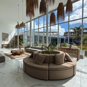 Lote de Mobiliario y Decoración para Espacios Amplios - imagen 6