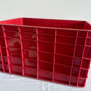 Cajón Plástico Rojo Lechero Industrial 48x33cm - imagen 1