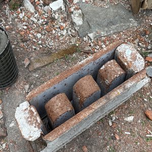 Lote siguiente: Bloquera de Metal Antigua