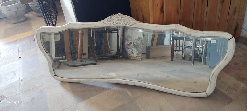 Lote anterior: Espejo Provenzal con Marco de Madera Blanco