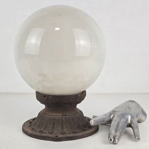 Aplique de Hierro con Globo de Vidrio - imagen 1