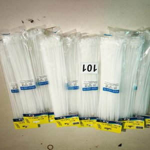 Set de 100 Precintos de Nylon Blancos 30cm - imagen 2