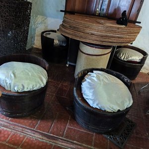 4 Butacas Estilo Rústico en Casco de Roble - imagen 1