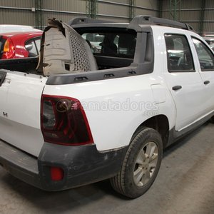 Camioneta Blanca Daewoo Duster con Daños Frontales - imagen 3