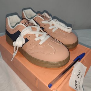 Lote anterior: Zapatillas Deportivas Rosadas y Azules de Eco Cuero, Talle 36 (35 UY)