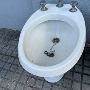 Lote de Inodoro, Bidet y Pileta de Baño Blancos - imagen 4