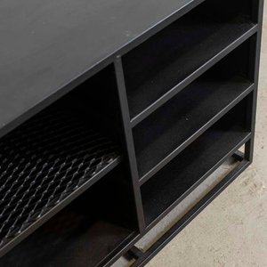 Mueble Metálico Negro con Puerta y Estantes - imagen 3