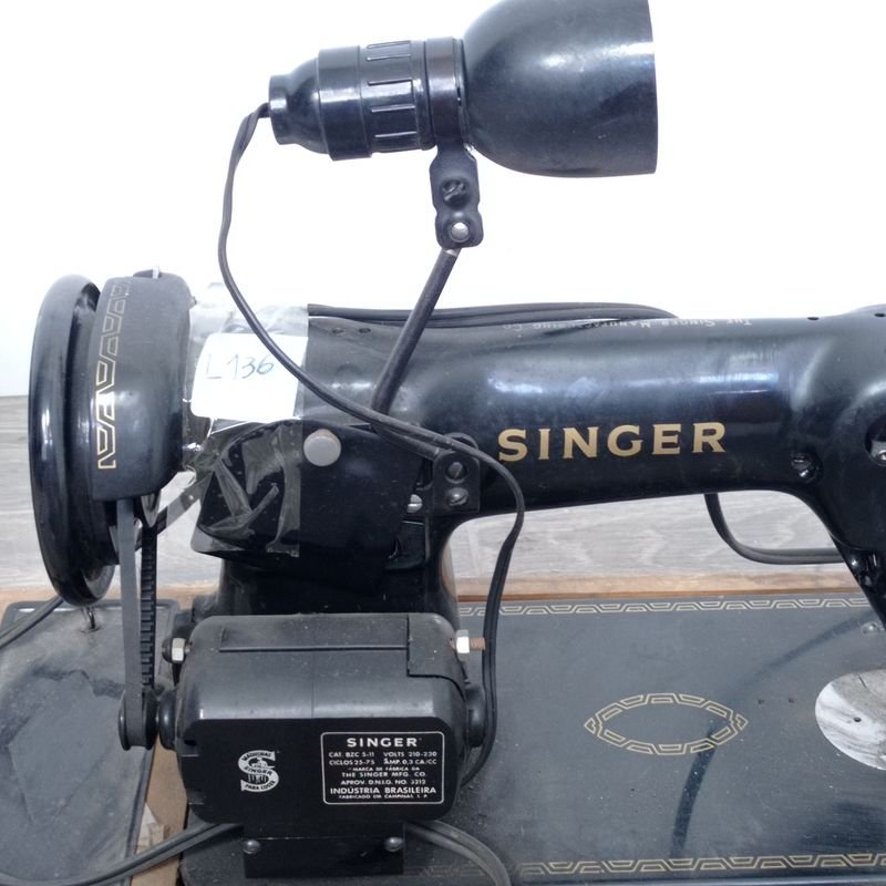 Maquina de coser Singer en mal estado - imagen 2