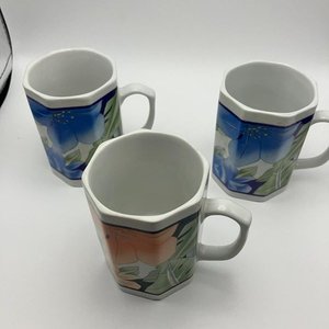 Juego de 3 Tazas de Porcelana Octogonales con Flores - imagen 1