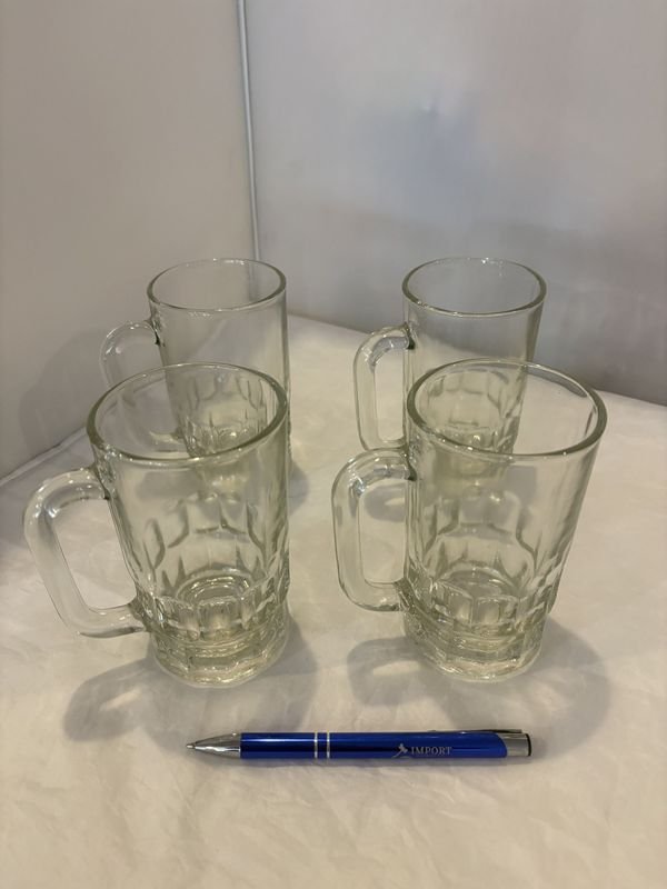 Lote siguiente: 4 Jarras de cerveza y bolígrafo azul