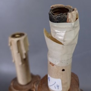Lámpara de mesa antigua de madera tallada dorada a la hoja con cuatro luces - imagen 7