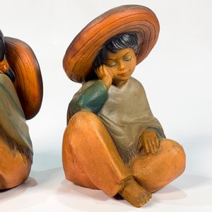 Pareja de Figuras Mexicanas Sentadas, Dama y Hombre (20 cm) - imagen 3