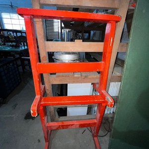 Lote siguiente: Mesa de Trabajo con Dos Caballetes Bajos