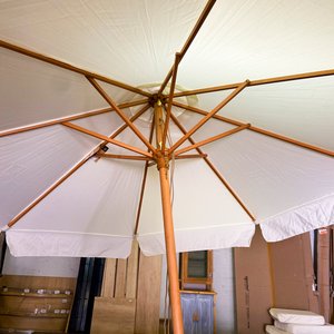Sombrilla de Playa o Jardín Blanca con Estructura de Madera - imagen 2
