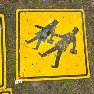 Lote de 4 Carteles de Zona Escolar con Figuras de Niños - imagen 3