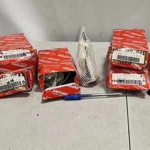 Lote de 8 Cajas de Válvulas de Escape y Admisión Jinfod para Isuzu - imagen 1