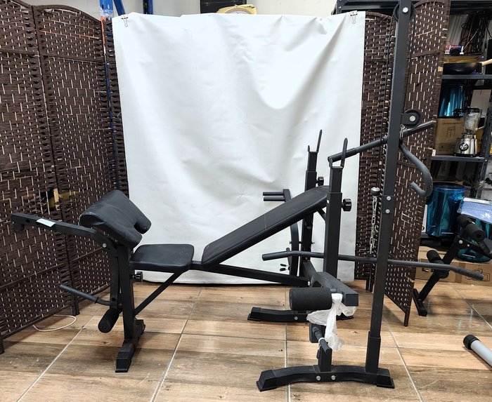 Banco de Ejercicios Multifuncion con Barra de Polea y Accesorios - imagen 3