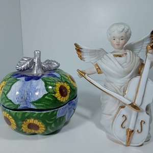 Lote siguiente: Estatuilla de Ángel con Violonchelo y Recipiente Manzana