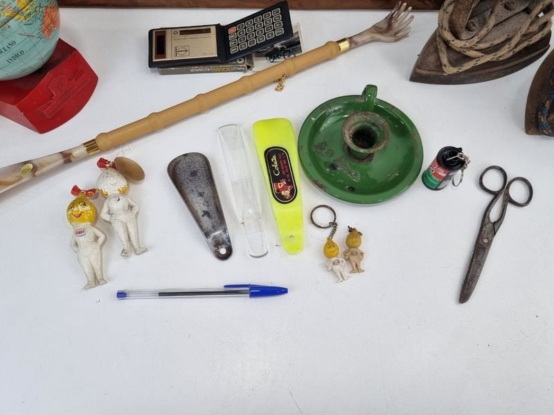 Colección de objetos variados y útiles para la vida diaria - imagen 3