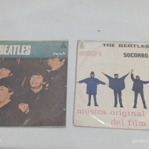 Lote de 12 piezas: Cámaras fotográficas, cuadros antiguos, discos de vinilo The Beatles y más - imagen 7