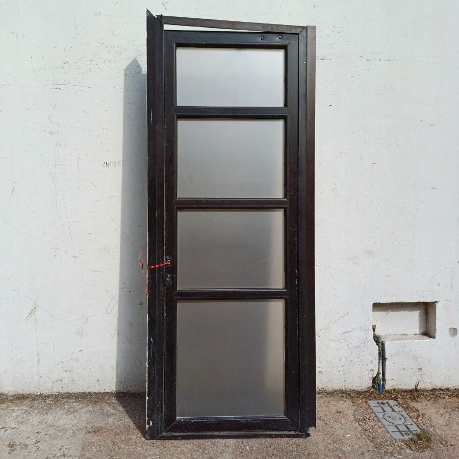 Puerta de aluminio con marco y vidrio, incluye brazo hidráulico - imagen 6