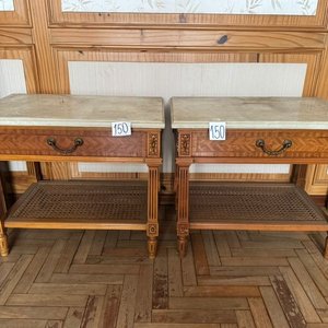 Lote siguiente: Par de Mesas de Luz Inglesas de Madera con Estante de Esterilla y Tapa de Mármol