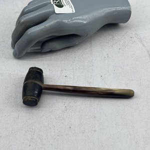 Lote siguiente: Martillo de Rematador de Guampa Artesanal