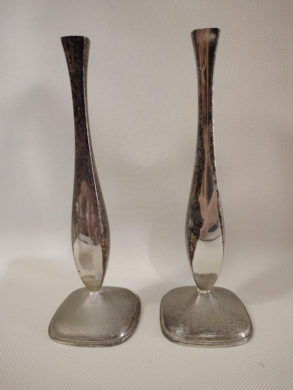 Lote anterior: Jarrones de metal plateado para una sola flor