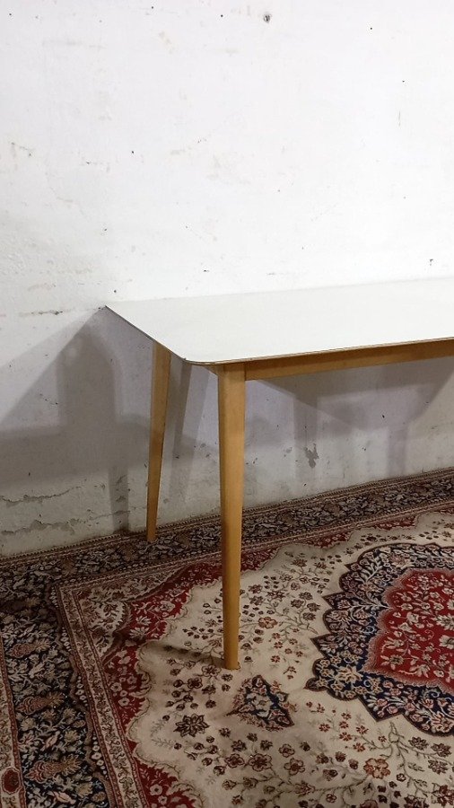 Mesa moderna para comedor con diseño actualizado - imagen 3