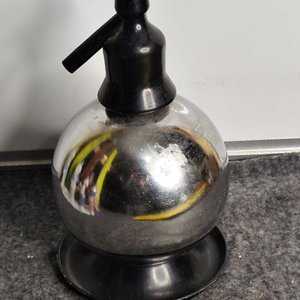 Sifón Antiguo Redondo Cromado con Base Negra - imagen 4