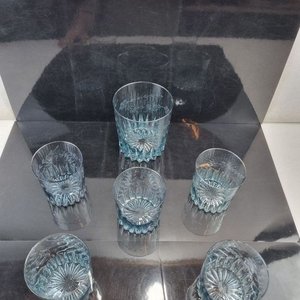 L 277 - Set De 6 Piezas - Atractivo juego de 6 vasos de whisky con base facetada y detalles grabados en la superficie, en tonalidad azulada, ideales para realzar cualquier bebida - imagen 4