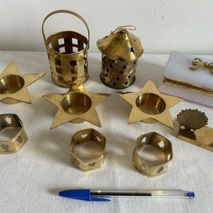 Lote siguiente: Lote de Adornos Navideños y Servilleteros en Bronce