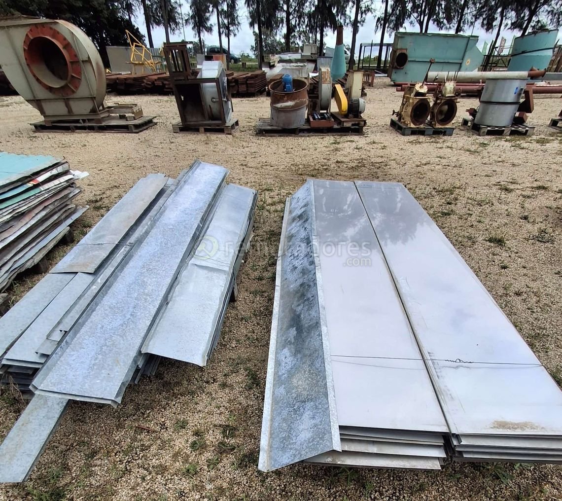 Lote de Chapa Metálica Ondulada y Tubos Industriales