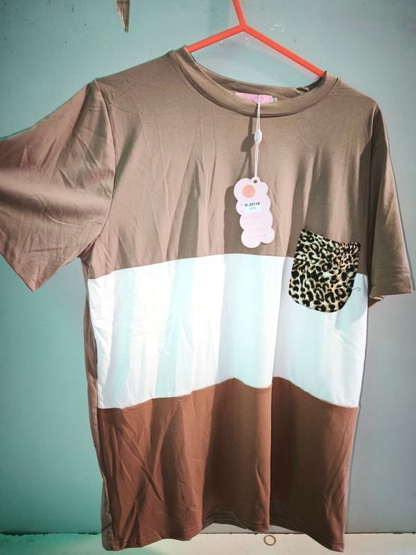 Remera Femenina Combinada con Estampado Animal Print